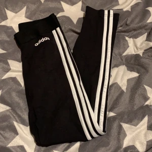 Adidasbyxor - Tighta adidarbyxor 