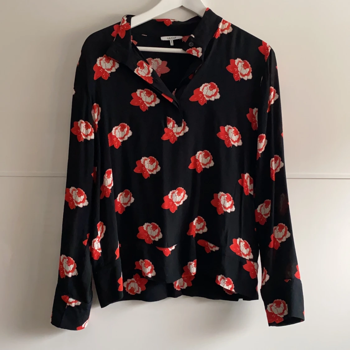 Blus från ganni  - 90