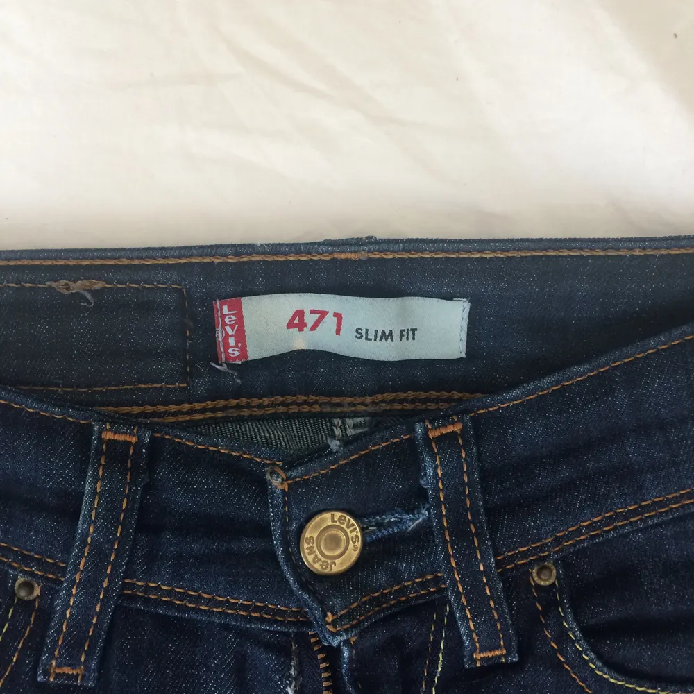Levi's jeans, riktigt snygga i passformen. Bra skick. Strl 25/31, raka i benen . Jeans & Byxor.