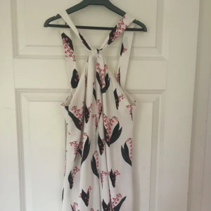 Zara jumpsuit  - Jumpsuit från Zara. Storlek XS  Kan mötas i Göteborg men även skicka om köparen betalar frakt 🌸