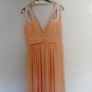  - Snygg klänning peach storlek 40 
