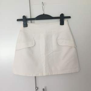 Superfin A-formad kjol från mango, storlek XS