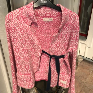  - Knappt använd odd molly kofta. Fint skick. Storlek 0 vilket motsvarar cirka XS/S