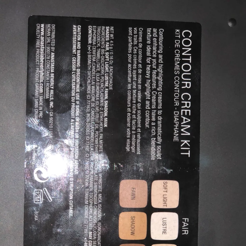 Famous amazing bran Anastasia beverly hills Bought it from duty free , i tried to use it once but the the color didn’t match me , super good contour kit ! Great reviews the new one costs 545 kr i pay frakt or we meet up in Stockholm . Övrigt.