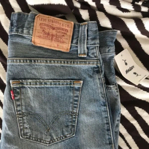  - Säljer ett par vintage shorts från Levi’s! Köpta på madlady, säljer pga fick i present och kan ej ha dem. Om ni inte vet vad vintage är Googla så det ej blir missförstånd! Lapp finns kvar på shortsen, aldrig använda!!  Kan mötas upp i Sthlm 