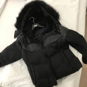  - Skit snygg helt ny jacka från Oysho (Zalando). Aldrig använd. 1700:- nypris.