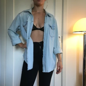  - Skjorta från h&m strl 40. Frakt tillkommer