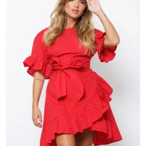  - Klänning från NELLY.COM! Aldrig använd, storlek 38 :) 