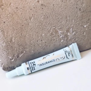  - Oöppnad ögonskuggsprimer från Too Faced, använder inte ögonskugga så därför kommer den inte komma till användning :))