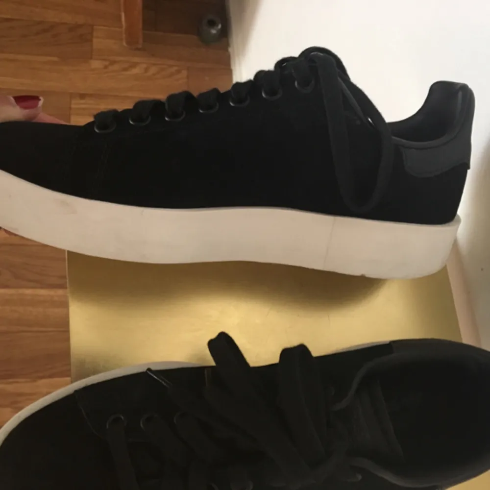 Stan Smith Bold. Storlek 39. Enbart använda några få gånger så de är i fint skick!  . Skor.