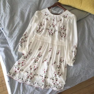  - Midsommarklänning! Otroligt vacker klänning från H&M som jag endast använt en gång förra midsommar.