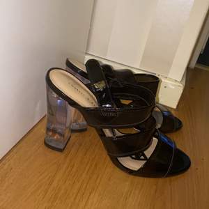 Charles & keith heels, används bara 1 gång, bekväma och passar till allt