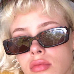 Solglasögon - Snygga solglasögon helt nya perfekt skick asnajs snygga. Kan frakta å mötas