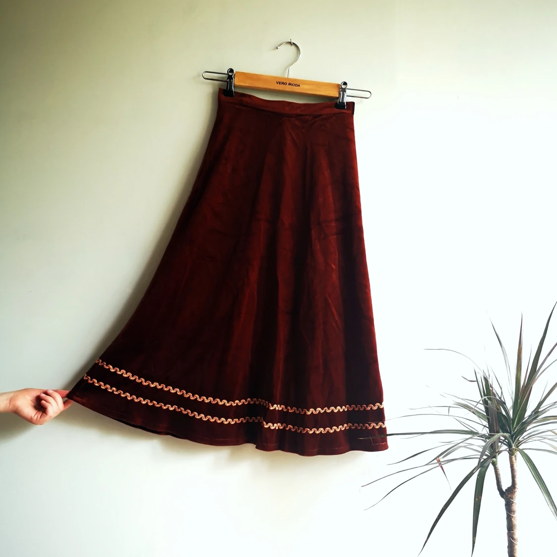 Väldigt midjesmal kjol - 90