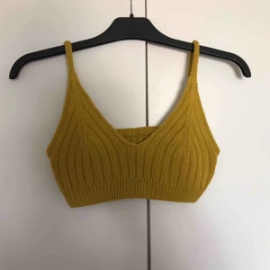  - Oanvänd stigande topp i stolek S-L Pris 95kr