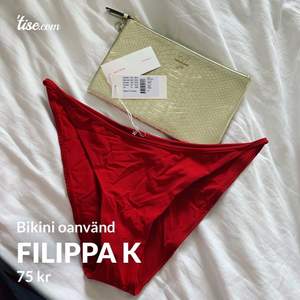 Jätte fin vi röd bikini från Filippa K helt ny! Det står storlek XL men jag tror att den är liten i storlek och känns mer som L  hämtas upp hos mig i skärholmen eller så fraktar jag för +25kr 