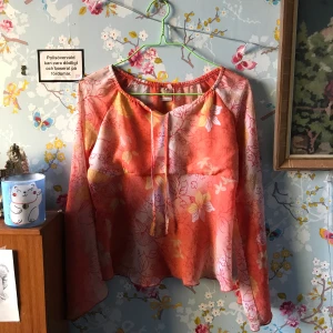 Y2k blus storlek xs/ liten s - En super söt blus köpt på Plick men var för liten kring bysten 🌼🌟🧶 frakt 22kr 