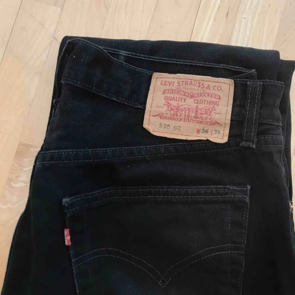 Svarta Levi’s jeans i storlek 36 (waist) 34 (length). Kan mötas upp i Malmö eller posta!. Jeans & Byxor.