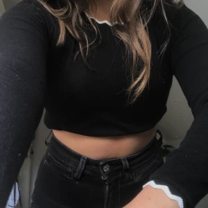  snygg tröja från zara  - Tröjan är i väldigt bra skick bara andvänd några gånger. Har väldigt fin passform 🦋🦋