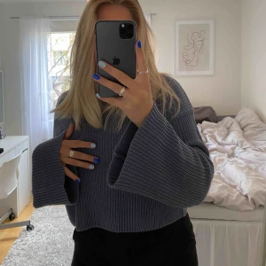  - Säljer denna fina tröjan från NA-KD då den inte kommer till användning. Använd fåtal gånger så den är i mycket fint skick! Köparen står för frakt💓💫