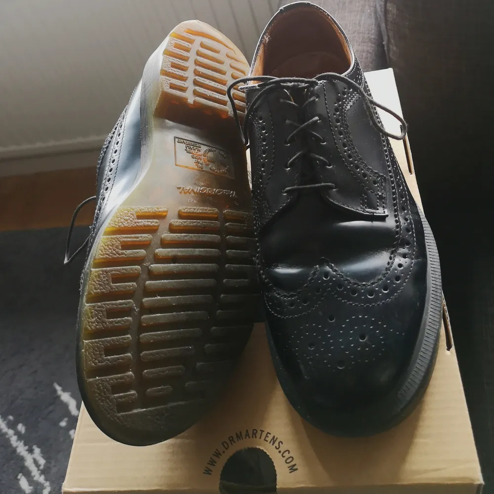 Very good condition, Black, leather. UK6, EU39. Skor.