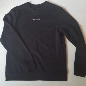 Svart sweatshirt - Svart sweatshirt köpt på herravdelningen. Herr M. Typ Dam S. Oanvänd