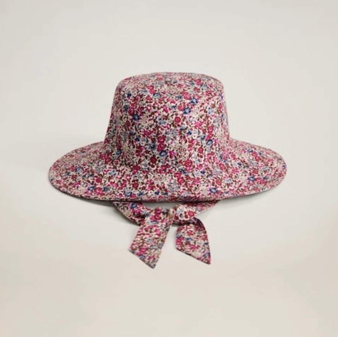 Fin Bobby mössa från Mango.