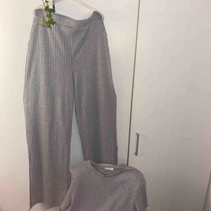  - En jätte skön set jag köpte från Nelly. Har haft på mig några gånger men inte tillräckligt, this b*tch need attention cause she do be cute tho🥺 Köpren står för frakten✨