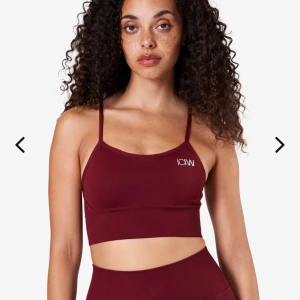 Sport bh - Sport bh från ICANIWILL. Strl. S. Använd fåtal gånger, inga som helst skador eller slitningar. ICIW märket är helt och fint. Nypris 329kr, säljer även tillhörande tights i en annan annons. 