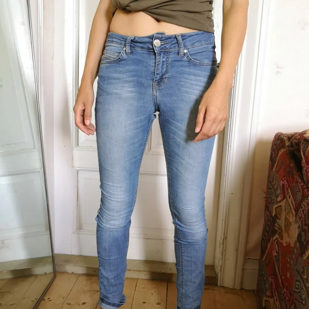 Tunna sommarjeans i tight modell!. Jeans & Byxor.