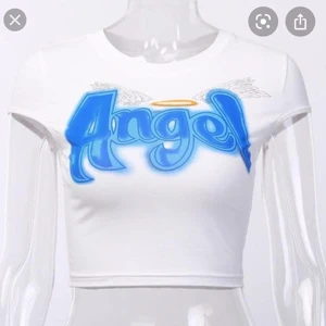 Söker magtröja - Söker magtröja/baby tee i vitt helst,motiv spelar ingen roll.Har vanligtvis storlek xs - s.Kan betala mycket om någon säljer liknande.Hör av er om ni vet någon som säljer eller om du själv säljer en!!❤️❤️