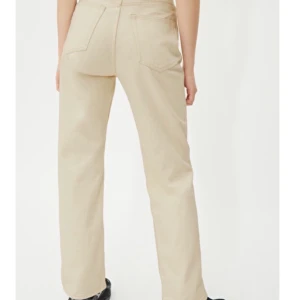 Weekday jeans - Weekday jeans modell ROWE strl W28L32. Nypris 500kr säljer för 200kr, helt nya. Kan mötas upp i Stockholm