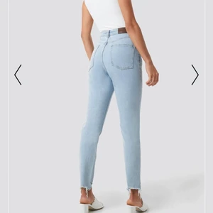 Jeans från Na-kd - Fina ljusa jeans från nakd, aldrig använda p.g.a fel storlek. Köpta bara för någon vecka sedan för 399kr säljer nu för 180kr+frakt eventuellt mötas upp i Göteborgstrakterna