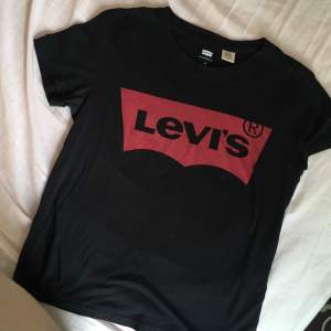 Svart Levi’s t-shirt. I fin skick.