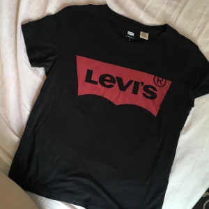 Levi’s t-shirt XS - Svart Levi’s t-shirt. I fin skick.