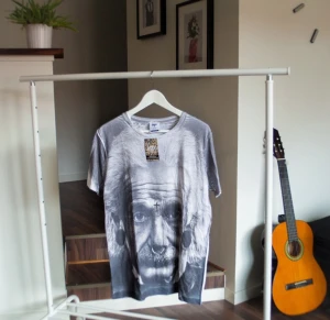  - Just Hype Hypeinstein tröja. Aldrig använd, har fortfarande kvar taggar. Tröja med heltäckande främre tryck. Tidigt exemplar och svår att få tag på.