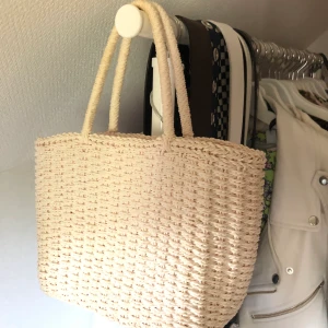 Söt minibag - Säljer denna sjukt fina minibäg<3 140kr inklusive frakt i priset!