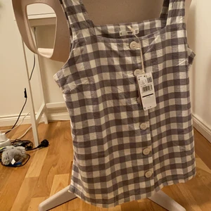 Mango  - Helt oanvänt linne från Mango i strl M (passar mindre oxå)! 