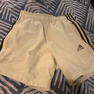 Adidas shorts - Shorts storlek s