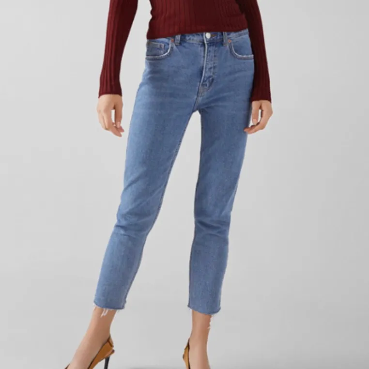 Berskha jeans som aldrig är använda, storlek 34 (passar 36). Midjemått ca 74cm, längd innersöm från gren 65 cm. Jeans & Byxor.