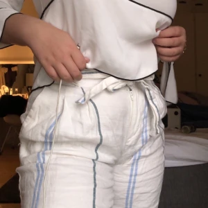 Byxor - Säljer dessa jättesköna byxor, de är lite tighta över rumpan på mig 