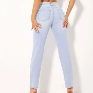 Jeans  - Strl XXS. För små för mig så kan tyvärr inte visa hur dem sitter på. Köpte dem för 219 kr.