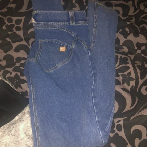 Freddy pants - Skit snygga, lågmidjade aldrig använda då de inte är min stil