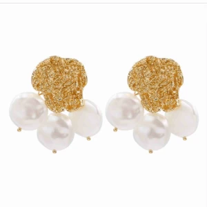  - Guld örhänge - nytt 🤩  Frakt tillkommer på 10kr 