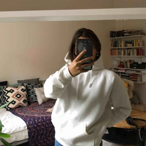  - Vit hoodie från bik bok🧚🏽‍♀️