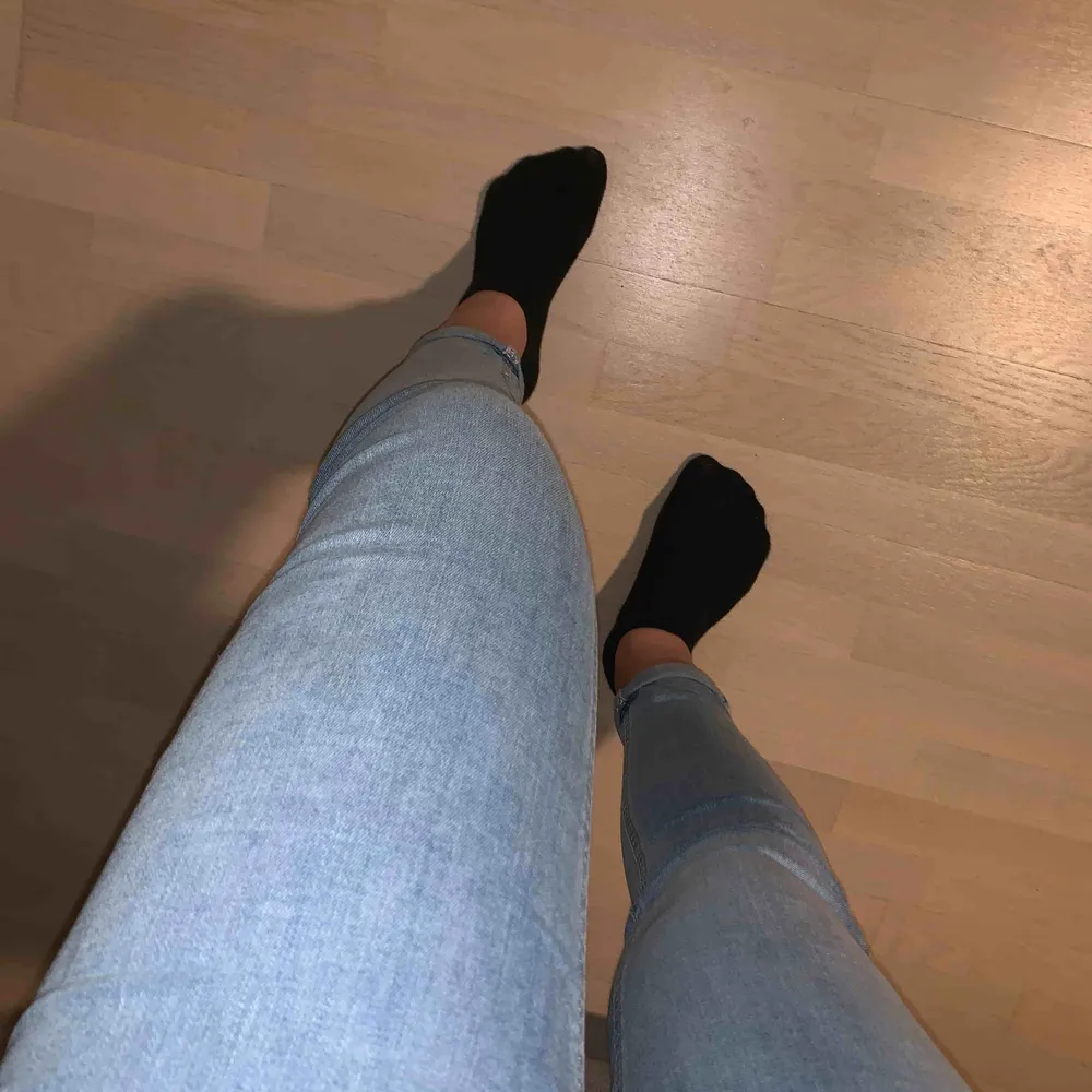 Ginas jeans i Molly modellen. Jättesköna o snygga men kommer inte till användning! Precis köpta och bara tvättade en gång.. Jeans & Byxor.