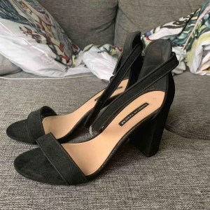  - Fina klackskor man kan ha på en utekväll eller middag!  Storlek 39 