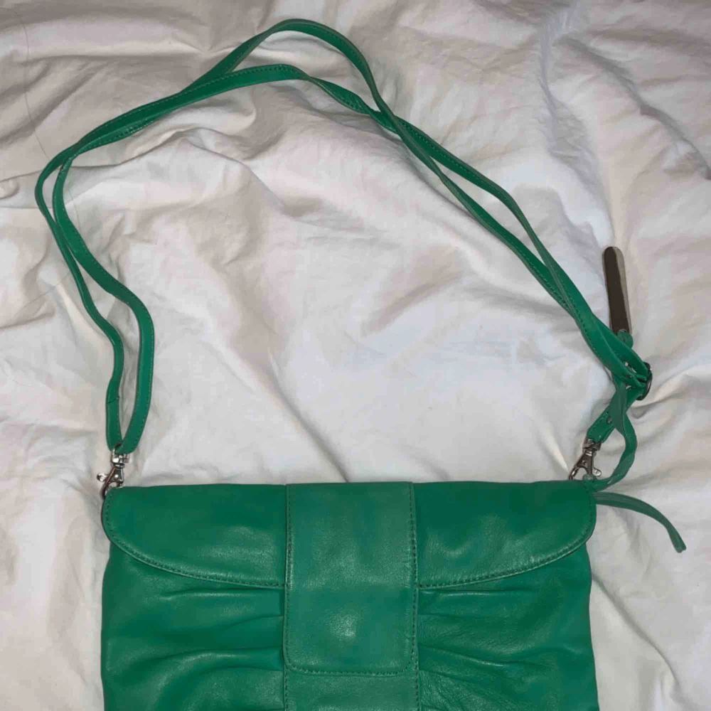Grön handväska från Maharani Of | Plick Second Hand