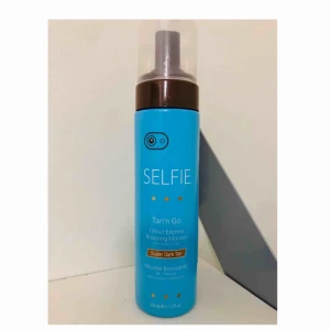  - Selfie Tan’n Go Mousse-Super Dark  Bli snyggt brun på en timme. Produkten är givetvis oöppnad och priset i butik ligger på 349:-