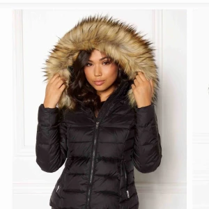 Dunjacka  - fint skick, nypris 3000! Pälsen är fakepäls 